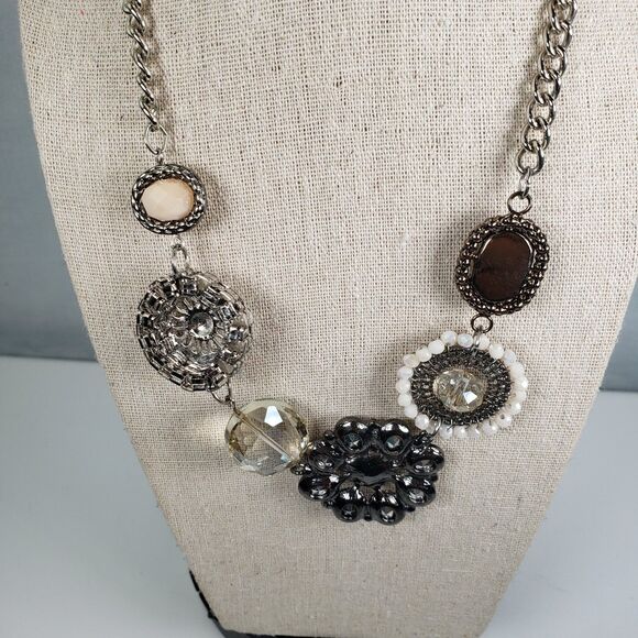 Vintage Simply Vera Wang Silver Tone Cut Crystal & Resin Statement 17" Necklace - Picture 16 of 16